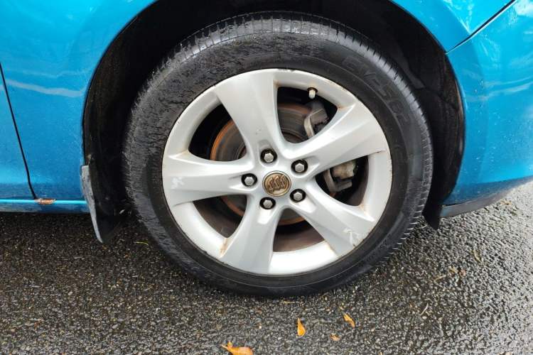 Used Buick GT 2010 XT 1.6L Automatic Fashion Edition Right Front Wheel Hub