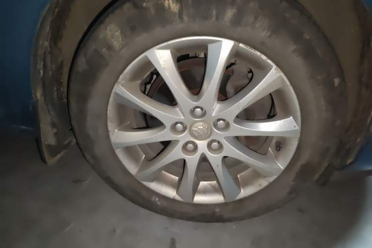 Used Buick GT 2010 XT 1.8L Automatic Fashion Edition Right Front Wheel Hub