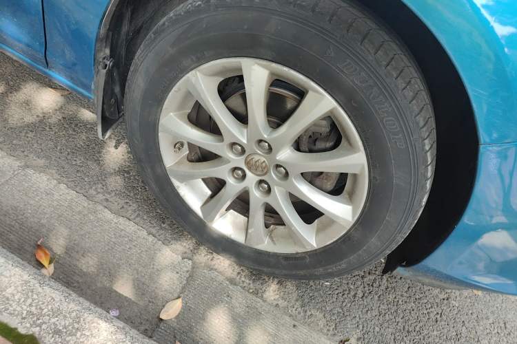 Used Buick GT 2010 XT 1.6L Automatic Fashion Edition Right Front Wheel Hub
