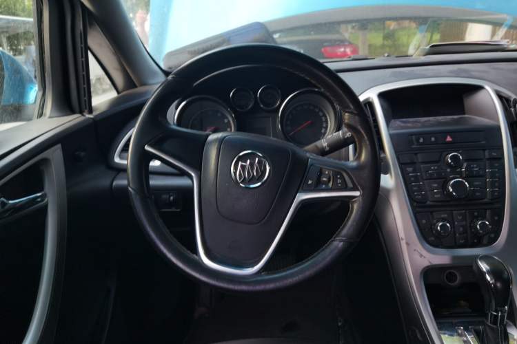 Used Buick GT 2010 XT 1.8L Automatic Fashion Edition Steering Wheel