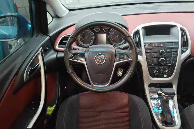 Used Buick GT 2010 XT 1.6T New Edge Sport Edition Steering Wheel