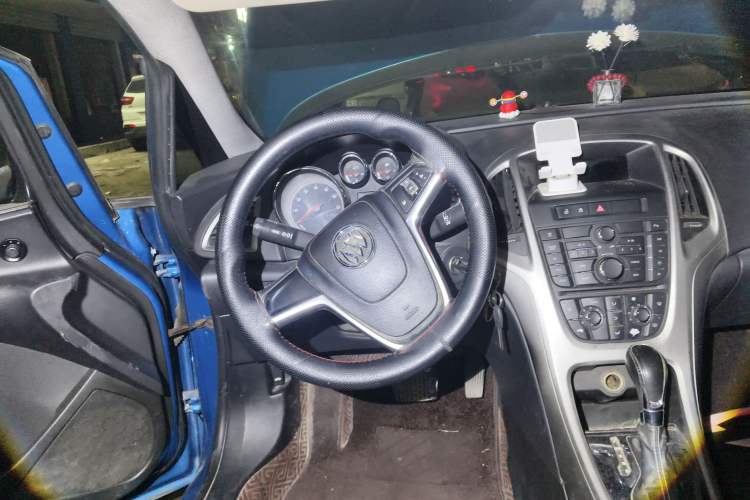 Used Buick GT 2010 XT 1.6T Fashion Sport Edition Steering Wheel