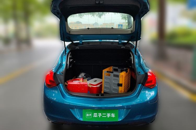 Used Buick GT 2010 XT 1.6L Automatic Fashion Edition Trunk
