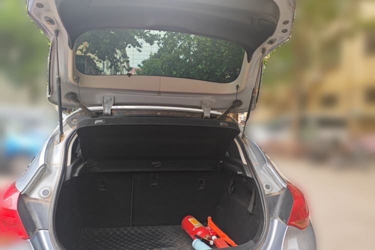 Used Buick GT 2010 XT 1.6L Automatic Fashion Edition Trunk