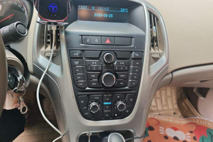 Used Buick GT 2010 GT 1.6L Automatic Fashion Edition Audio And AC Panel