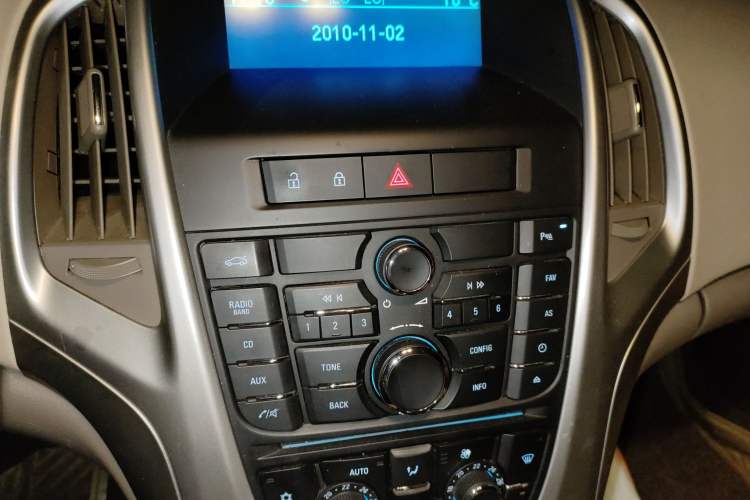 Used Buick GT 2010 GT 1.6L Automatic Fashion Edition Audio And AC Panel