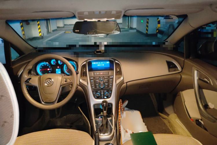 Used Buick GT 2010 GT 1.6L Automatic Fashion Edition Center Console