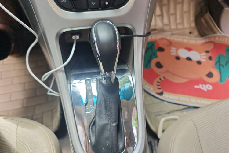 Used Buick GT 2010 GT 1.6L Automatic Fashion Edition Gear Lever