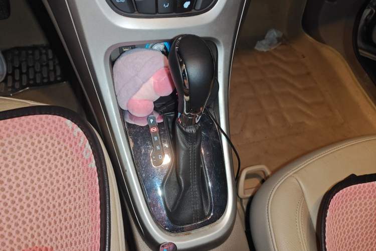 Used Buick GT 2010 GT 1.8L Automatic Luxury Edition Gear Lever