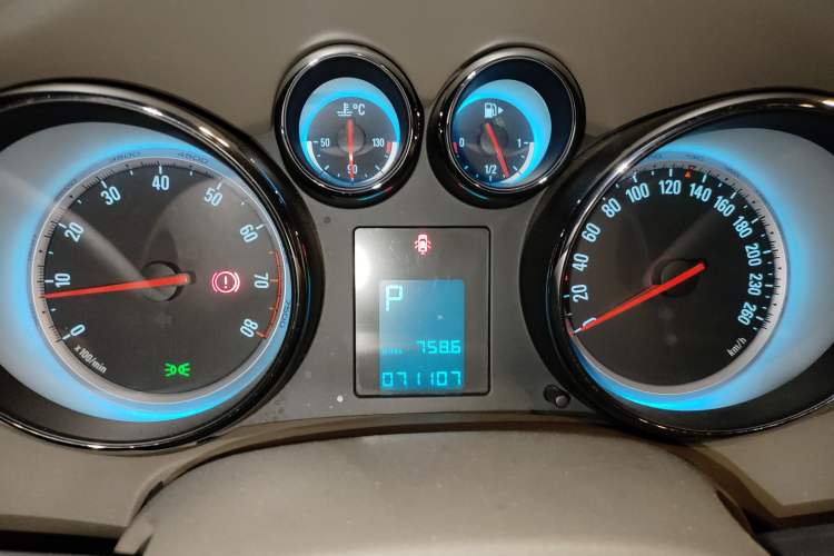 Used Buick GT 2010 GT 1.6L Automatic Fashion Edition Instrument Cluster
