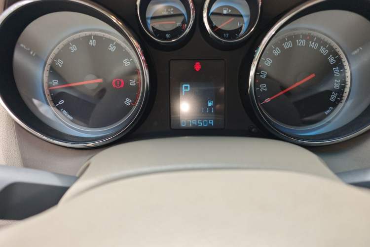 Used Buick GT 2010 GT 1.6L Automatic Fashion Edition Odometer Close Up