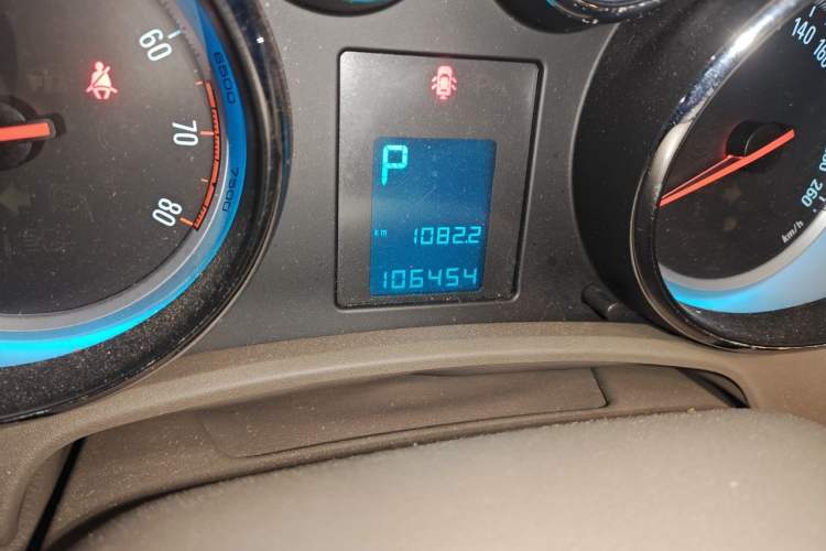 Used Buick GT 2010 GT 1.8L Automatic Luxury Edition Odometer Close Up