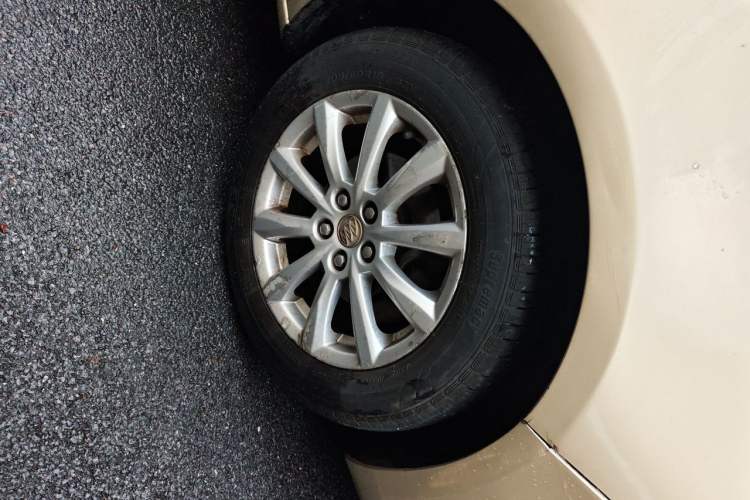 Used Buick GT 2010 GT 1.6L Automatic Fashion Edition Right Front Wheel Hub