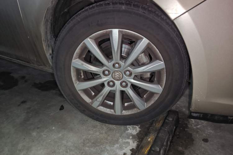 Used Buick GT 2010 GT 1.8L Automatic Luxury Edition Right Front Wheel Hub