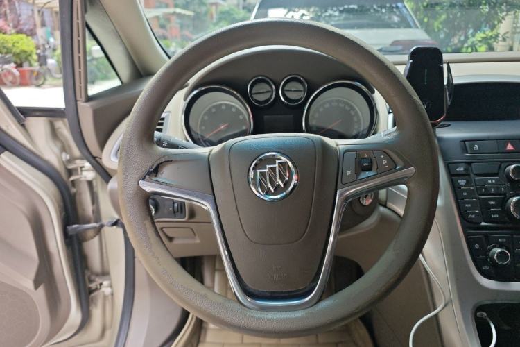 Used Buick GT 2010 GT 1.6L Automatic Fashion Edition Steering Wheel