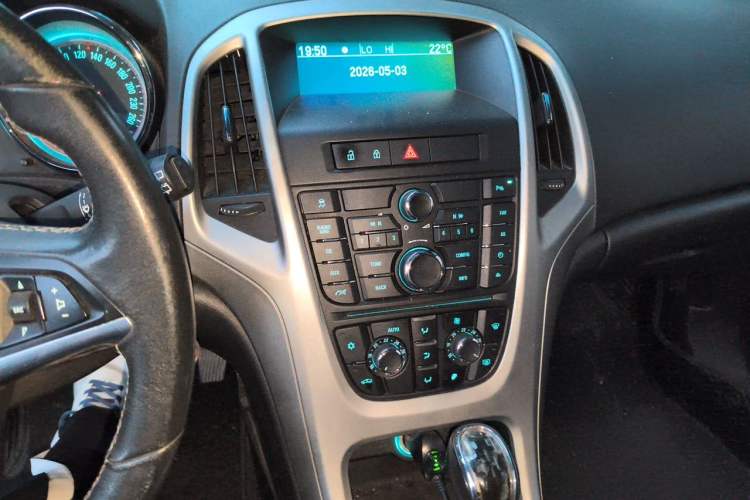Used Buick GT 2010 XT 1.6T Fashion Sport Edition Audio And AC Panel
