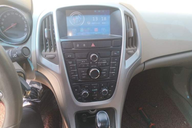 Used Buick GT 2010 GT 1.6L Automatic Fashion Edition Audio And AC Panel