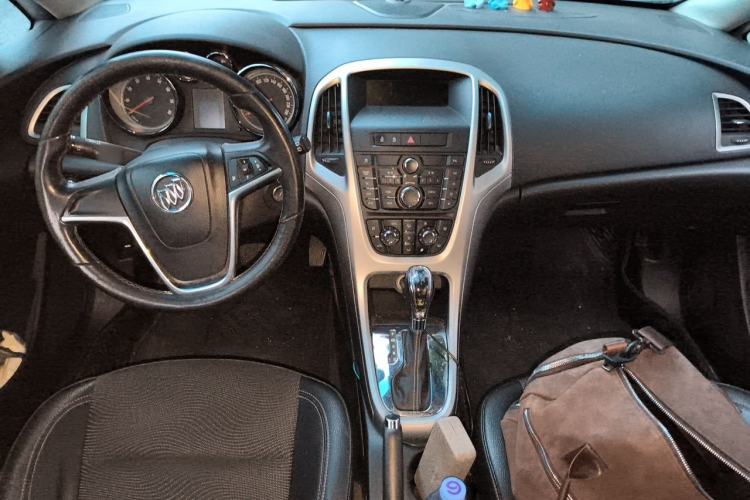 Used Buick GT 2010 XT 1.6T Fashion Sport Edition Center Console