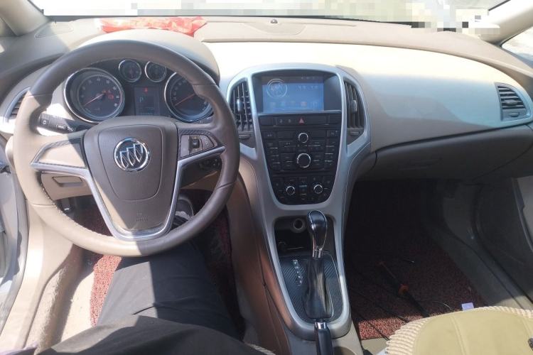 Used Buick GT 2010 GT 1.6L Automatic Fashion Edition Center Console