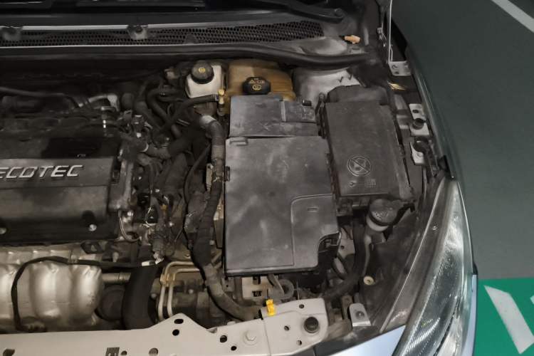 Used Buick GT 2010 XT 1.8L Automatic Fashion Edition Engine Bay Left