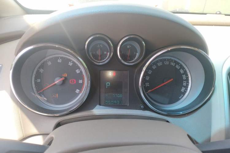 Used Buick GT 2010 GT 1.6L Automatic Fashion Edition Instrument Cluster