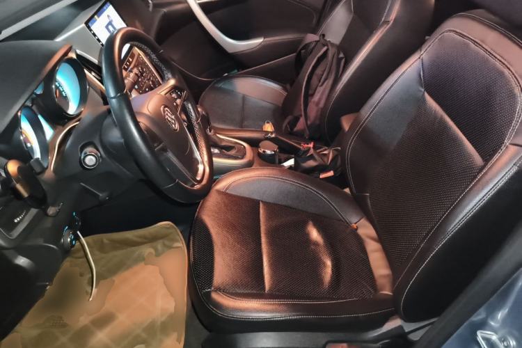 Used Buick GT 2010 XT 1.8L Automatic Fashion Edition Left Front Seat