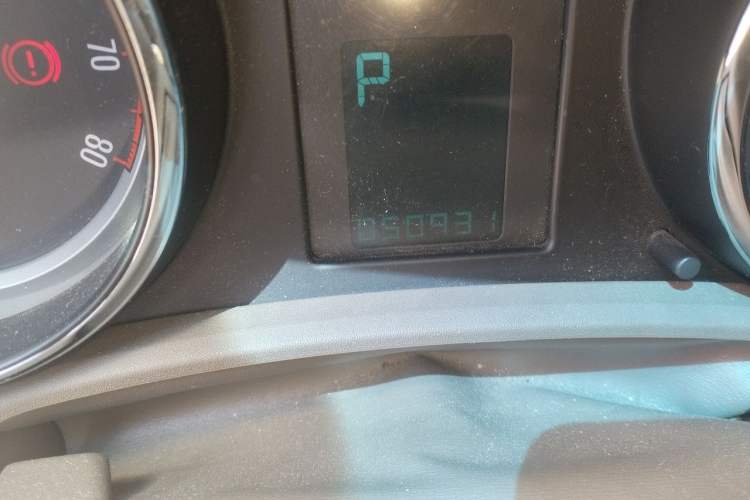 Used Buick GT 2010 GT 1.6L Automatic Fashion Edition Odometer Close Up