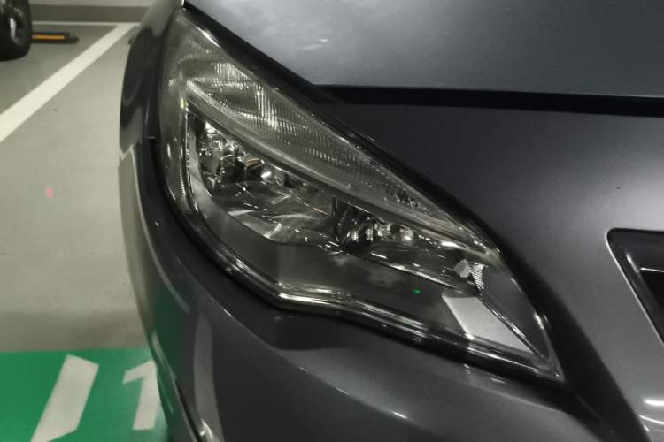 Used Buick GT 2010 XT 1.8L Automatic Fashion Edition Right Front Headlight