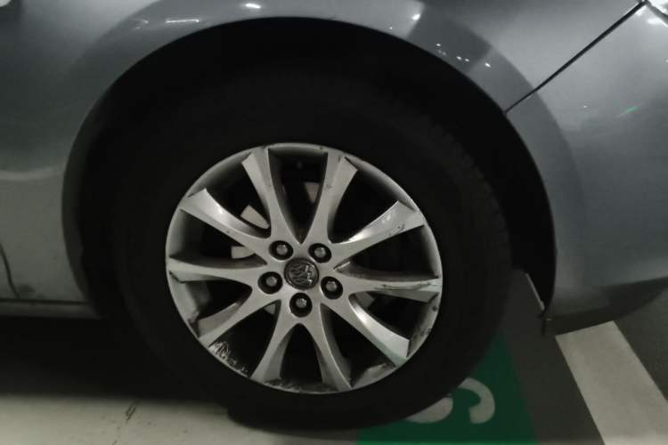 Used Buick GT 2010 XT 1.8L Automatic Fashion Edition Right Front Wheel Hub