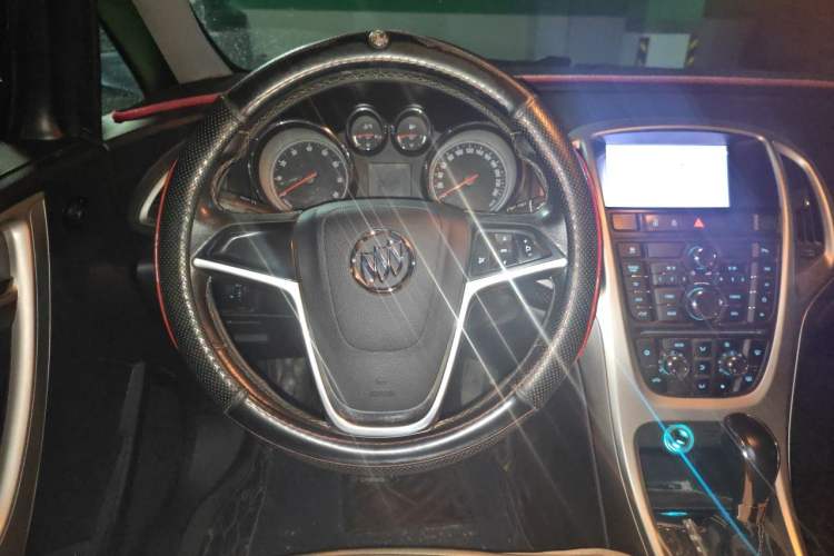 Used Buick GT 2010 XT 1.6T Fashion Sport Edition Steering Wheel