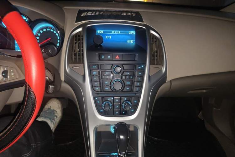 Used Buick GT 2010 GT 1.6L Automatic Fashion Edition Audio And AC Panel