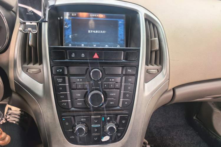 Used Buick GT 2010 GT 1.6L Automatic Fashion Edition Audio And AC Panel
