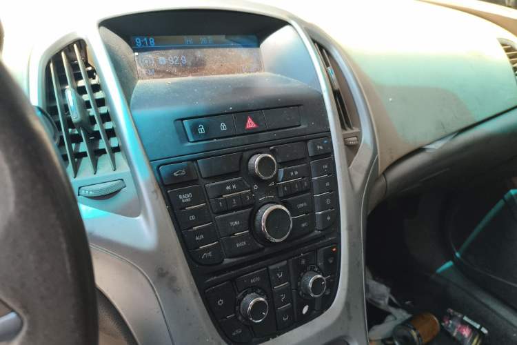 Used Buick GT 2010 GT 1.6L Manual Entry-Level Model Audio And AC Panel