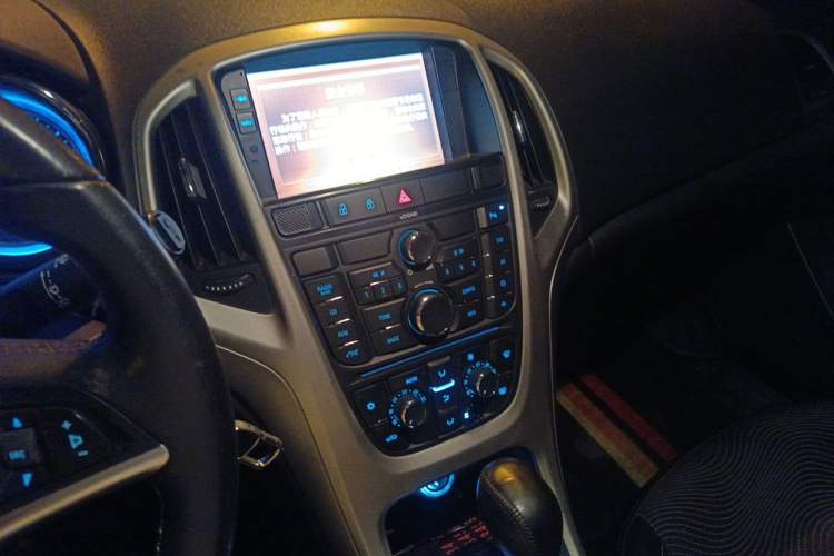 Used Buick GT 2010 XT 1.6L Automatic Fashion Edition Audio And AC Panel