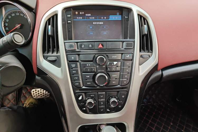 Used Buick GT 2010 GT 1.6T New Edge Sport Edition Audio And AC Panel