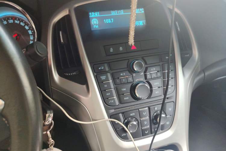 Used Buick GT 2010 GT 1.8L Automatic Fashion Edition Audio And AC Panel