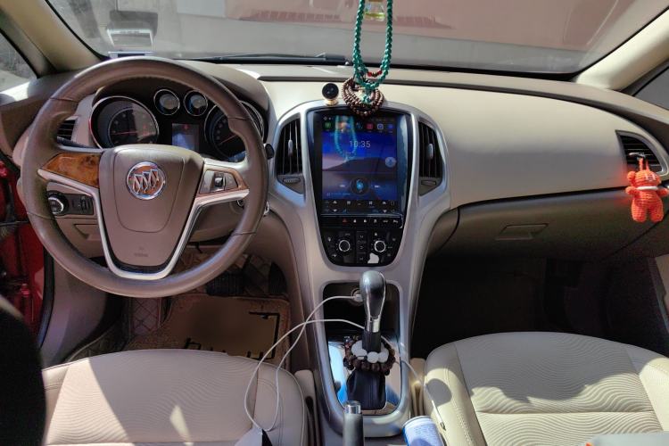 Used Buick GT 2010 GT 1.6L Automatic Fashion Edition Center Console
