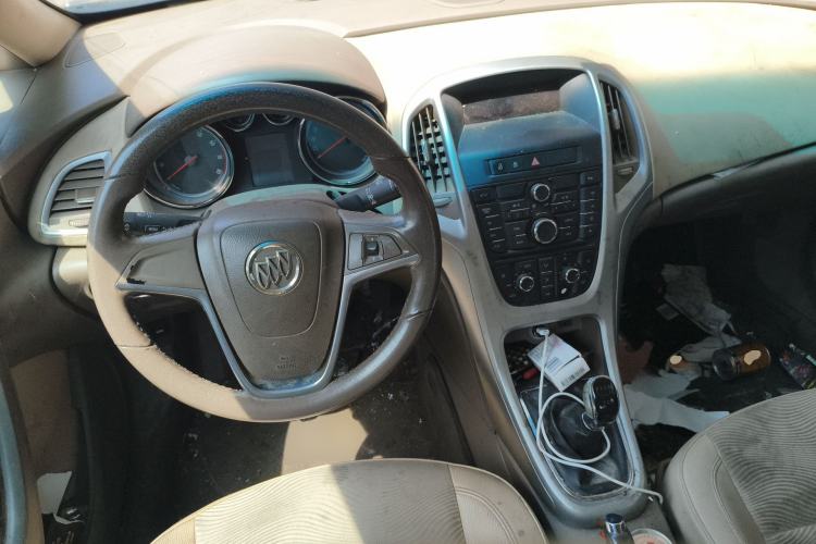 Used Buick GT 2010 GT 1.6L Manual Entry-Level Model Center Console