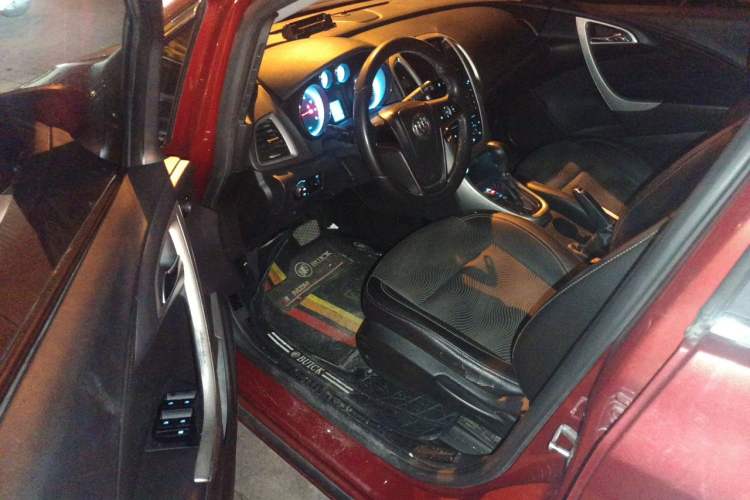 Used Buick GT 2010 XT 1.6L Automatic Fashion Edition Driver Seat