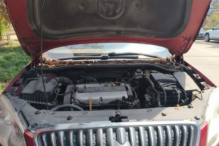 Used Buick GT 2010 GT 1.6L Manual Entry-Level Model Engine Bay
