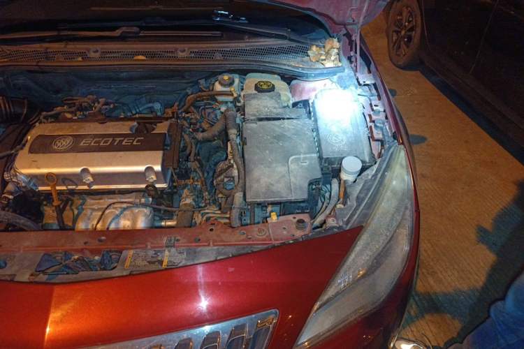Used Buick GT 2010 XT 1.6L Automatic Fashion Edition Engine Bay Left