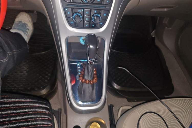Used Buick GT 2010 GT 1.6L Automatic Fashion Edition Gear Lever