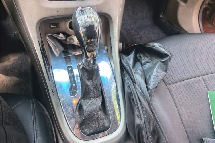 Used Buick GT 2010 GT 1.6L Automatic Fashion Edition Gear Lever