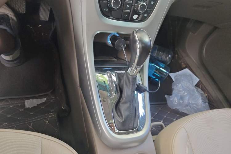 Used Buick GT 2010 GT 1.6L Automatic Fashion Edition Gear Lever