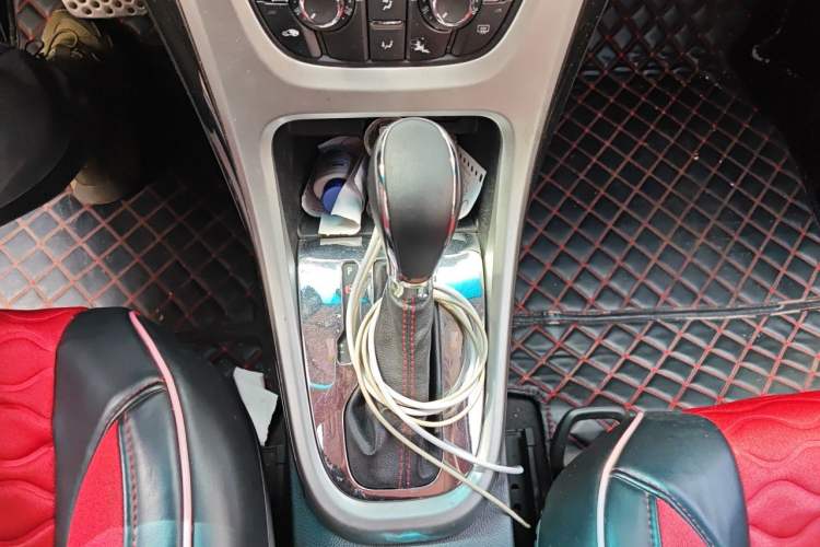 Used Buick GT 2010 GT 1.6T New Edge Sport Edition Gear Lever