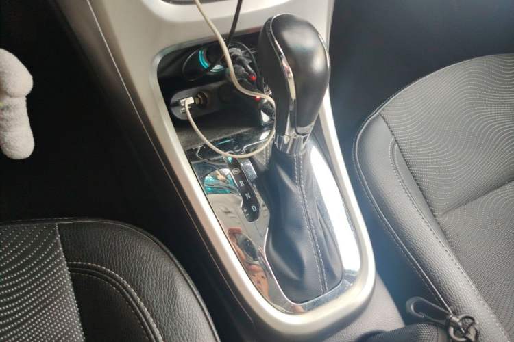 Used Buick GT 2010 GT 1.8L Automatic Fashion Edition Gear Lever