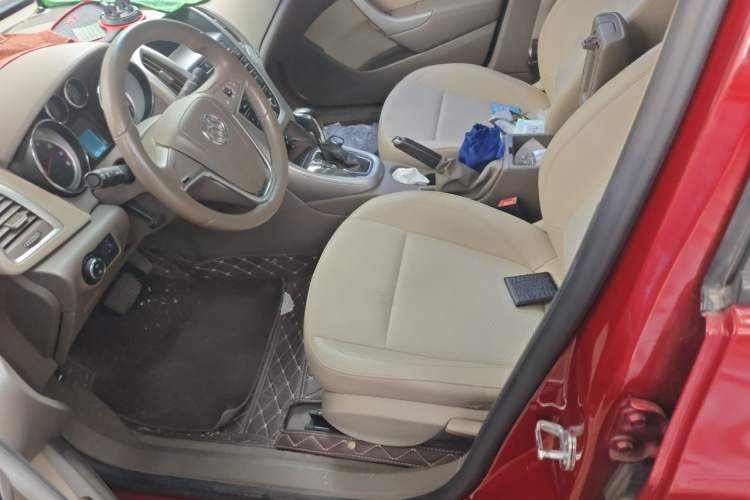Used Buick GT 2010 GT 1.6L Automatic Fashion Edition Left Front Seat