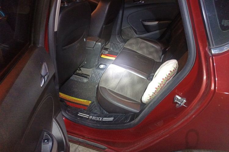 Used Buick GT 2010 XT 1.6L Automatic Fashion Edition Left Rear Seat