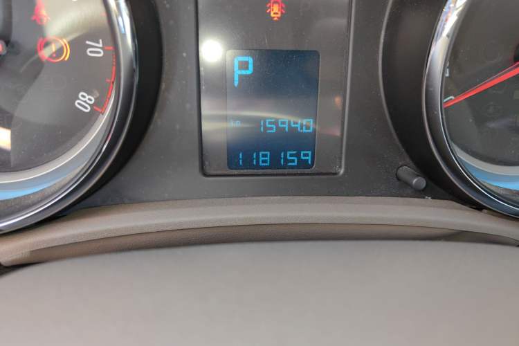 Used Buick GT 2010 GT 1.6L Automatic Fashion Edition Odometer Close Up