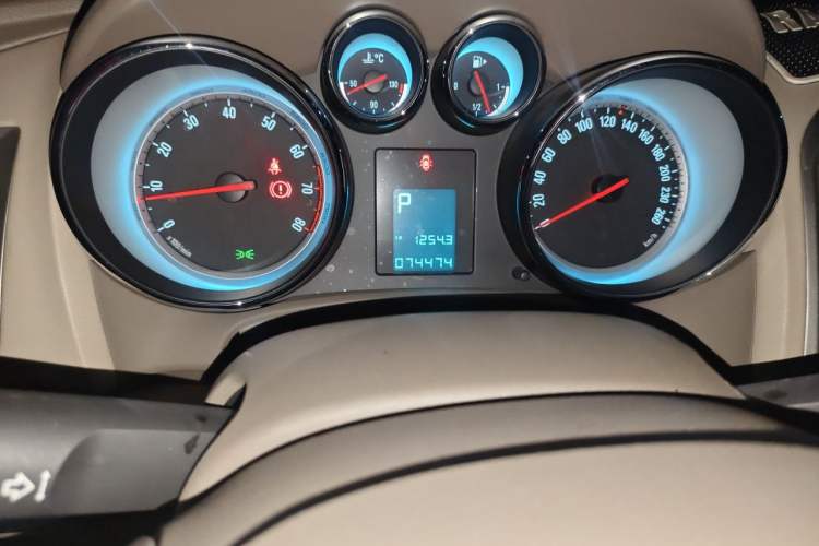 Used Buick GT 2010 GT 1.6L Automatic Fashion Edition Odometer Close Up